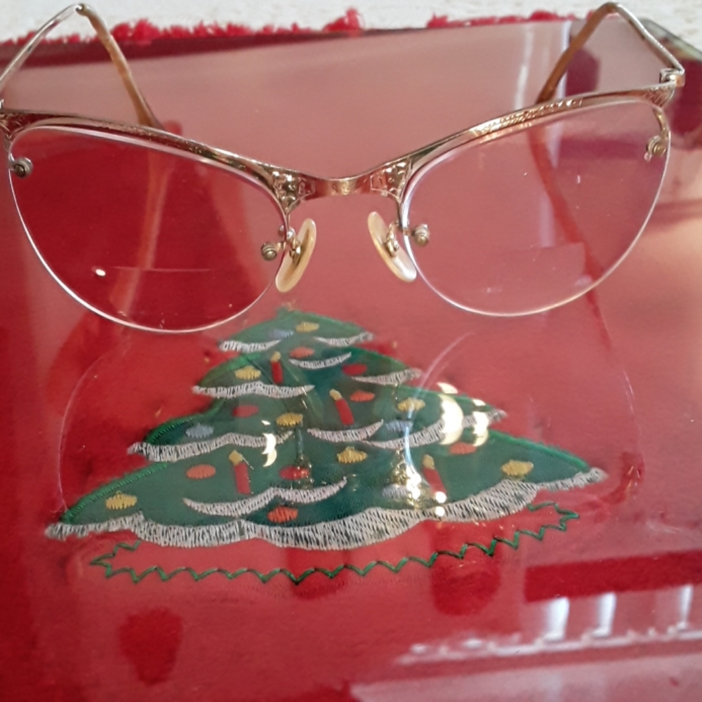 Vintage "Cat Eyes Eyewear." Shuron 1/10 12K